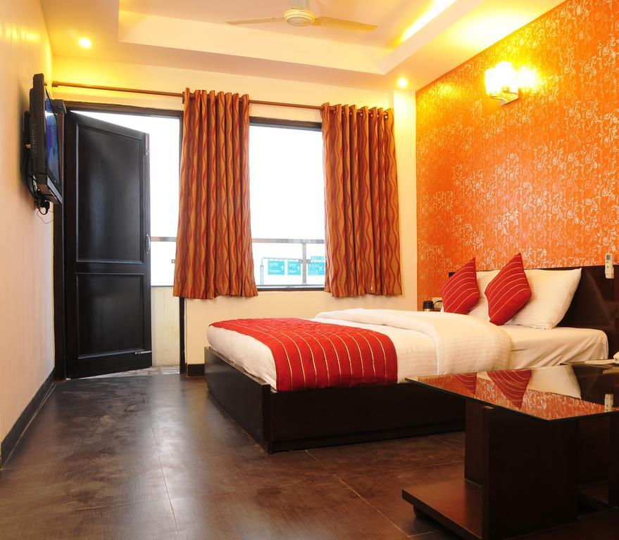 ניו דלהי Airport Hotel Daya Capitol מראה חיצוני תמונה